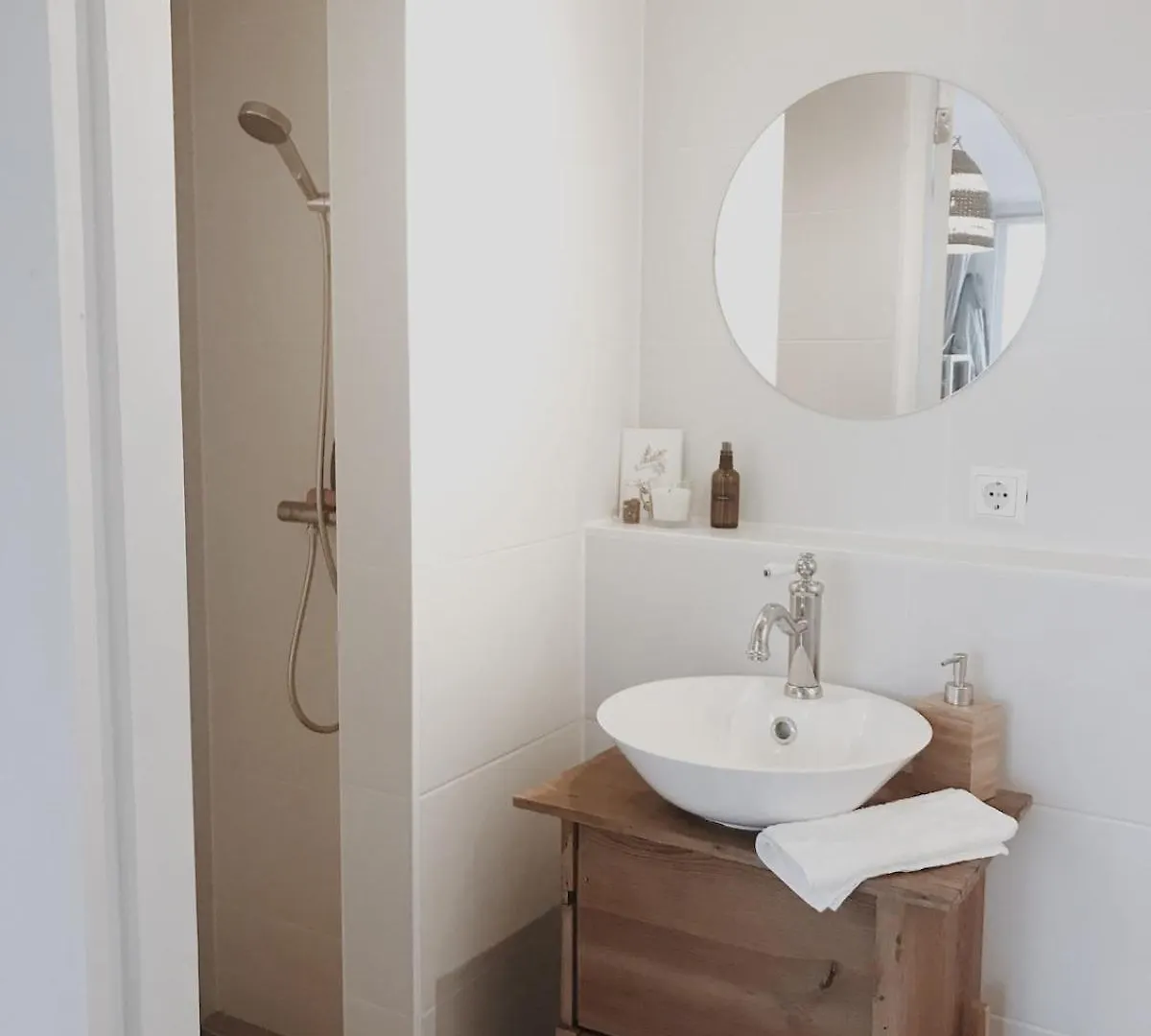 Unique Tiny House Close To Ams Airport With Hottub Rijsenhout